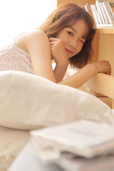 《年轻女教师4》免费观看